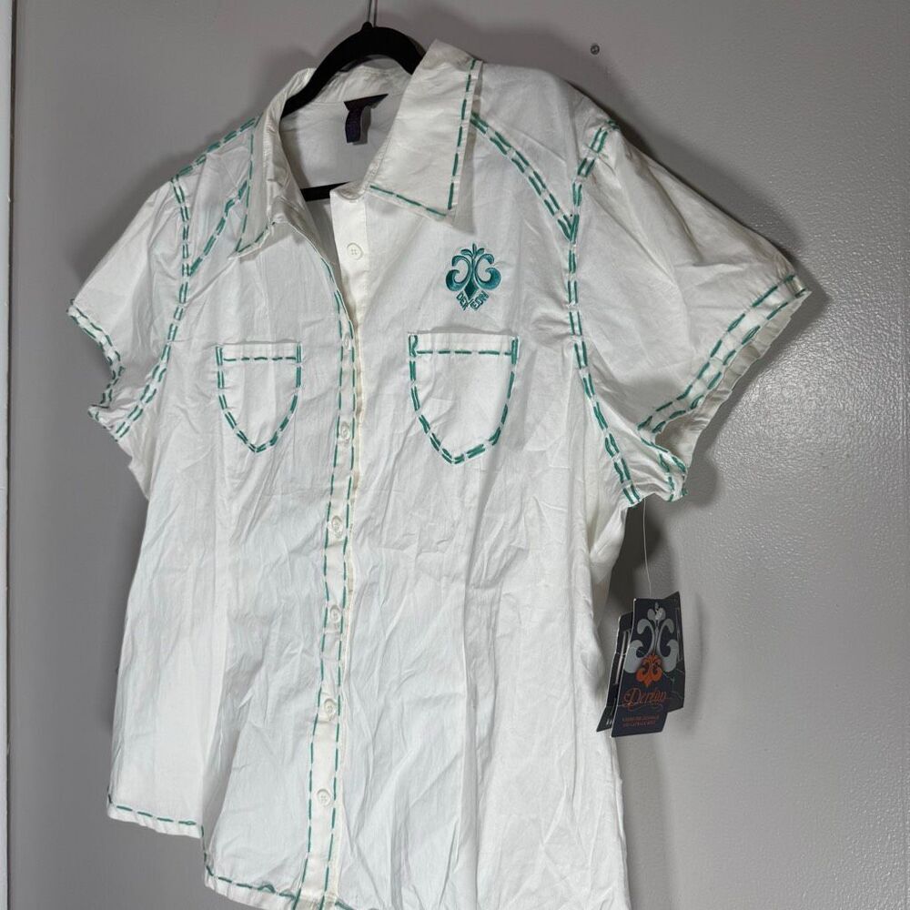 NWT Dereon White Button-Up w/ Teal Contrast Stitching Shirt